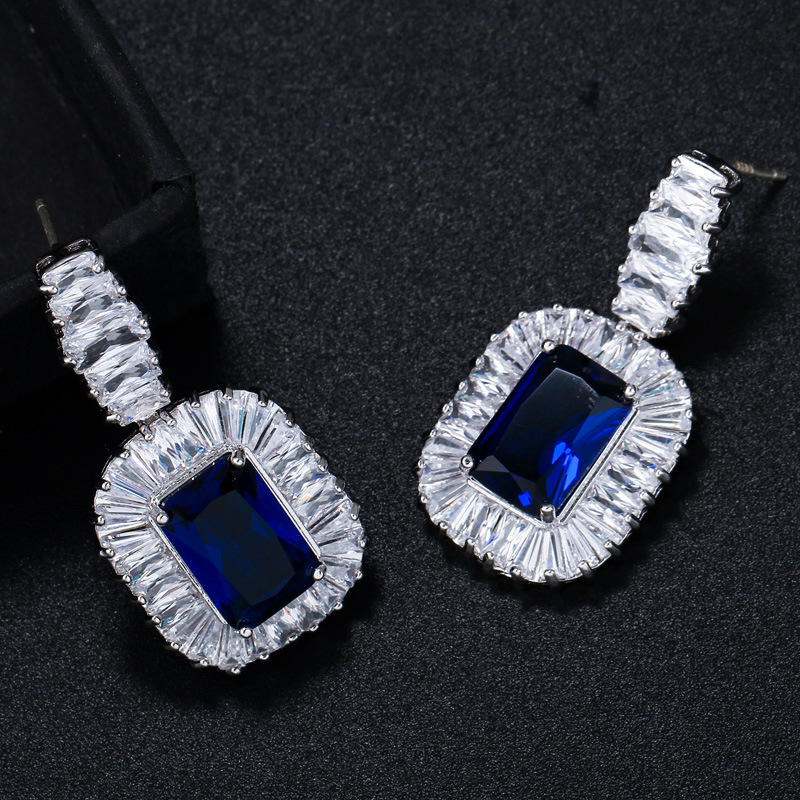 1 Paire Élégant Dame Style Moderne Géométrique Incruster Le Cuivre Zircon Boucles D'oreilles display picture 3