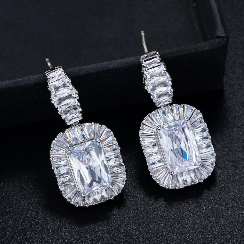 1 Pair Elegant Lady Modern Style Geometric Inlay Copper Zircon Drop Earrings display picture 5