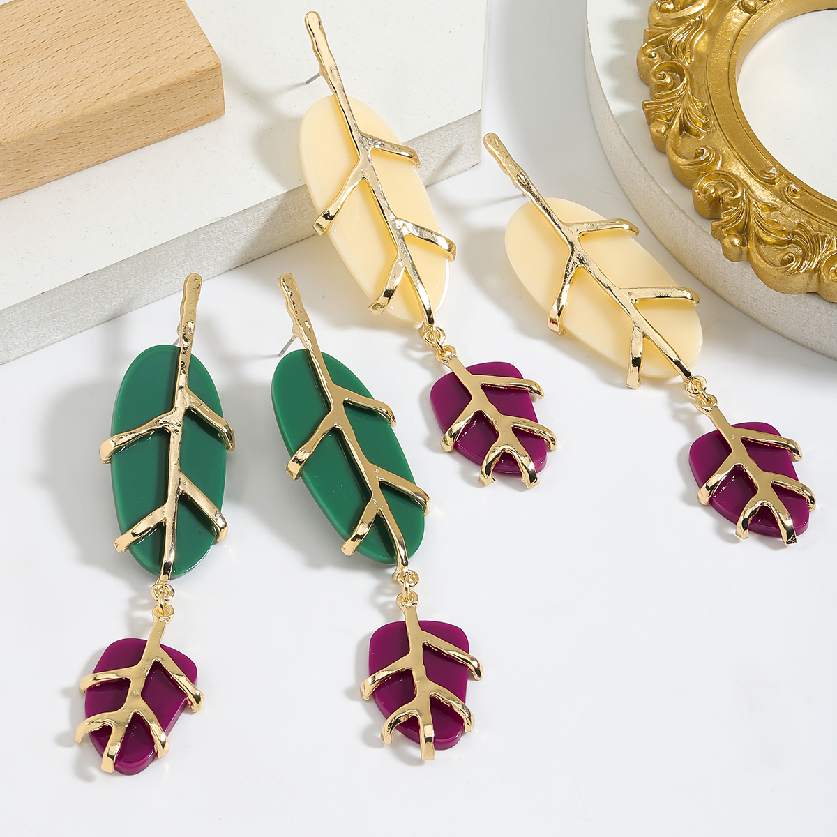 1 Pair Simple Style Classic Style Leaves Inlay Synthetic Resin Alloy Resin Drop Earrings display picture 6