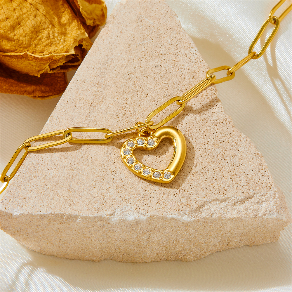 Titanium Steel Elegant Romantic Hollow Out Inlay Heart Shape Rhinestones Bracelets display picture 4
