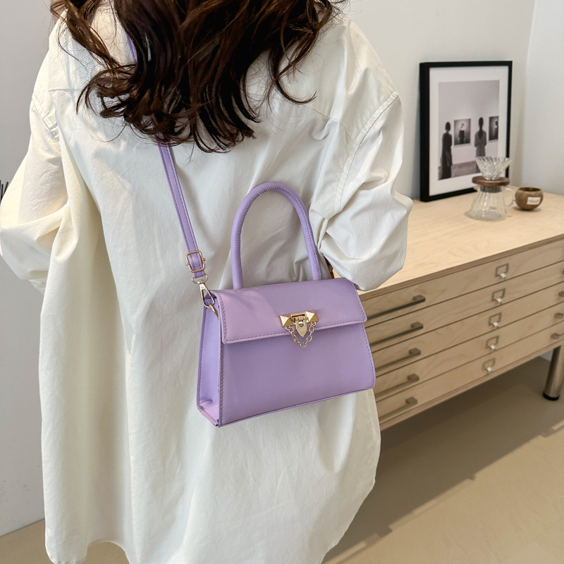 Women's Medium Pu Leather Solid Color Vintage Style Classic Style Flip Cover Crossbody Bag display picture 3