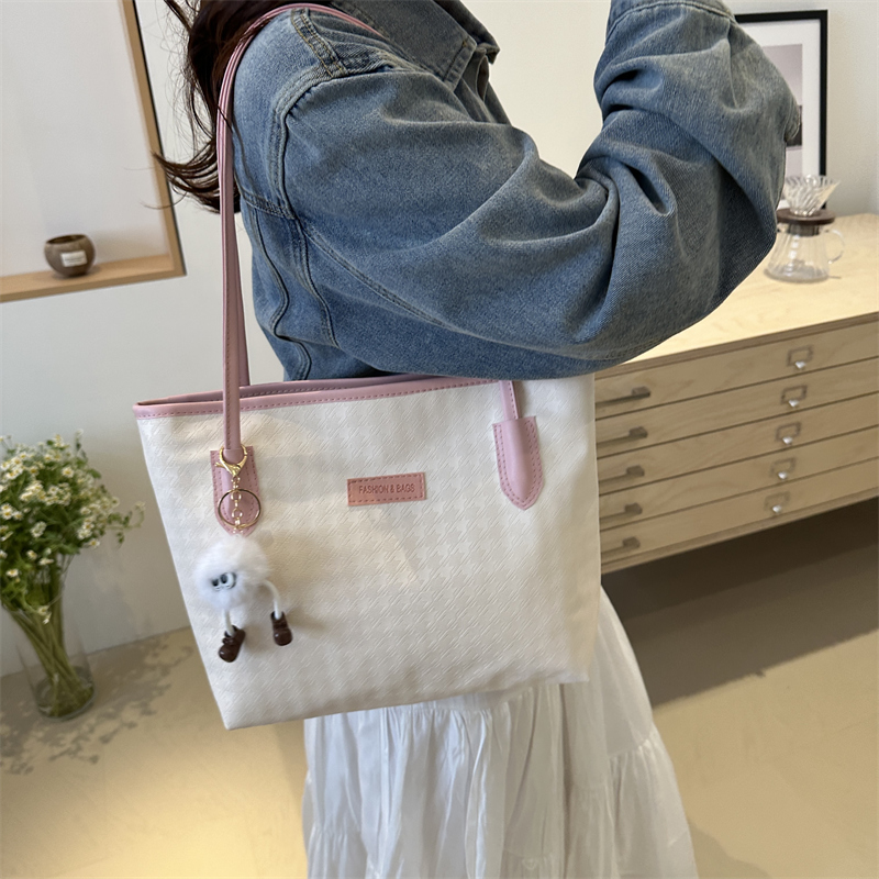 Women's Large Pu Leather Solid Color Basic Classic Style Square Zipper Tote Bag display picture 4