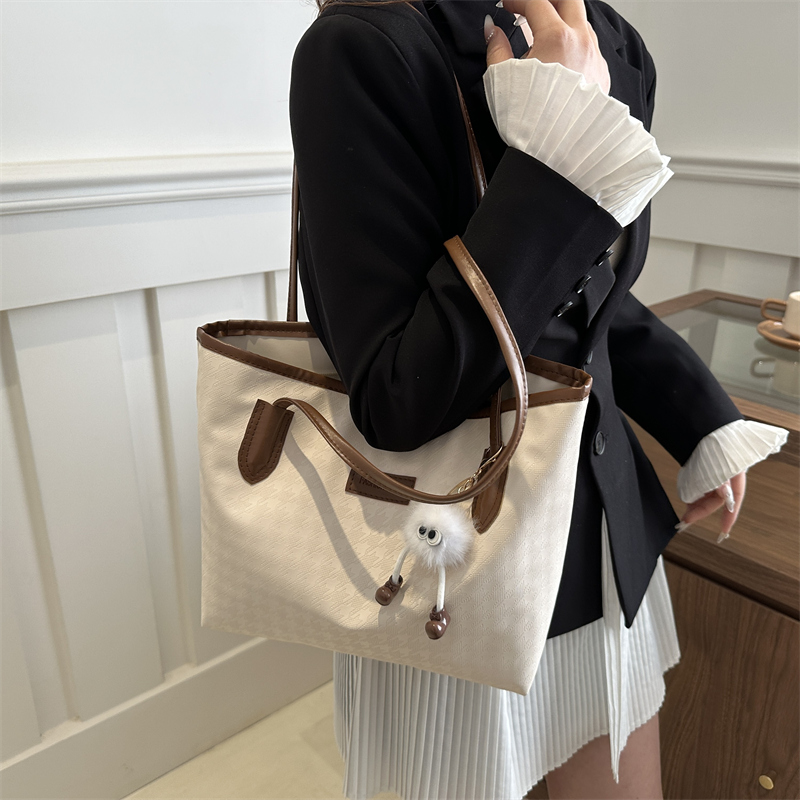 Women's Large Pu Leather Solid Color Basic Classic Style Square Zipper Tote Bag display picture 7