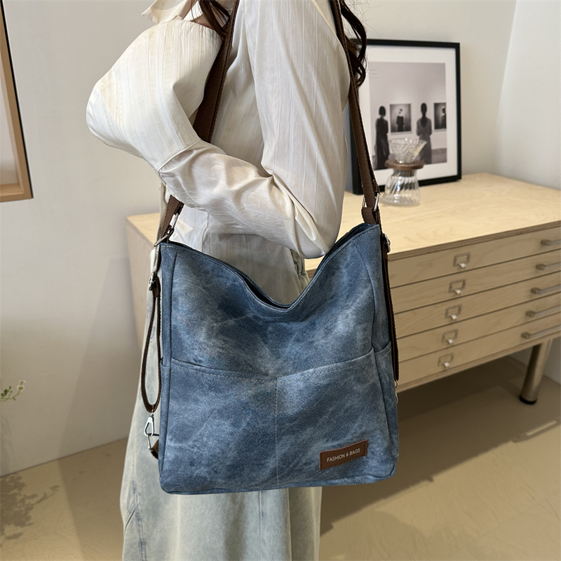 Women's Medium Pu Leather Solid Color Streetwear Zipper Tote Bag display picture 8
