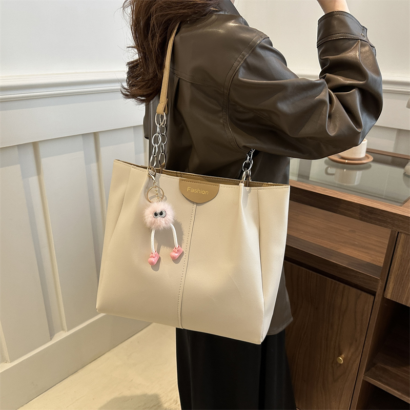 Women's Large Pu Leather Solid Color Basic Classic Style Zipper Tote Bag display picture 12