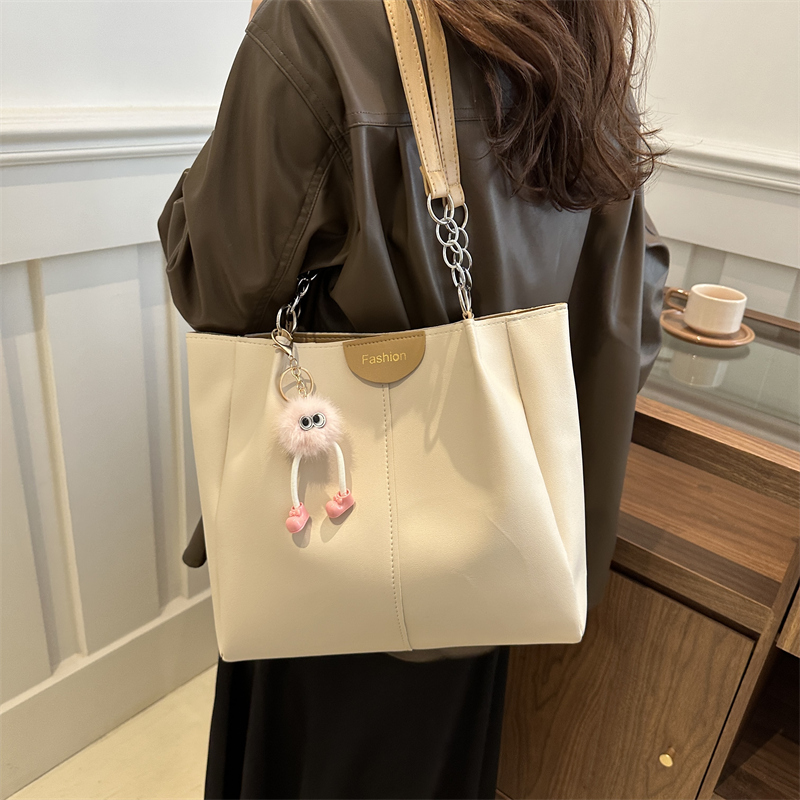 Women's Large Pu Leather Solid Color Basic Classic Style Zipper Tote Bag display picture 10