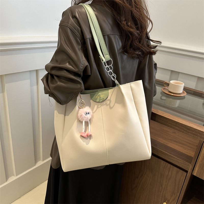 Women's Large Pu Leather Solid Color Basic Classic Style Zipper Tote Bag display picture 7