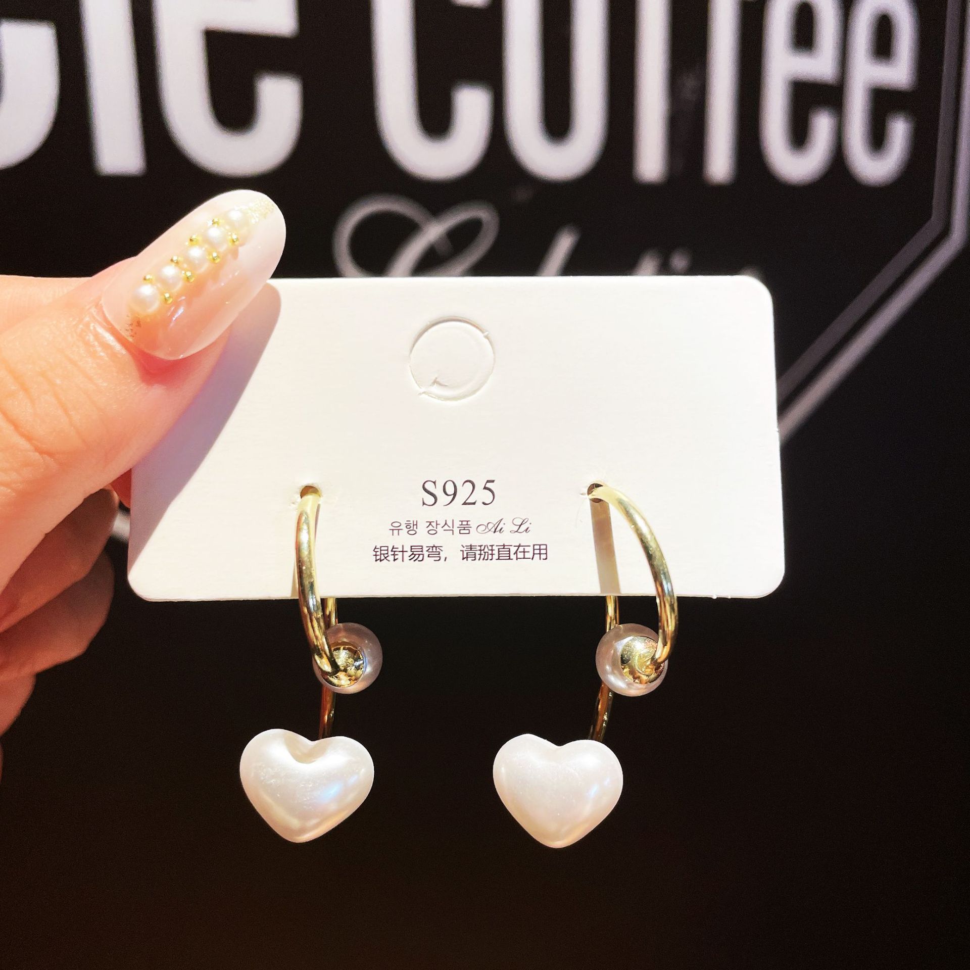 1 Pair Cute Simple Style Heart Shape Inlay Zinc Alloy Pearl Ear Studs display picture 1