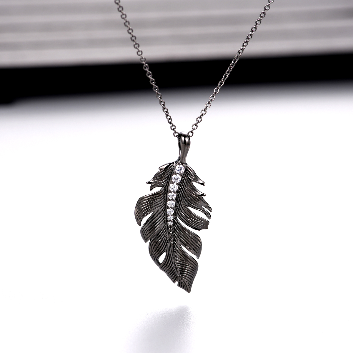 Sterling Silver Rhodium Plated Elegant Retro Simple Style Plating Inlay Feather Zircon Pendant Necklace display picture 3