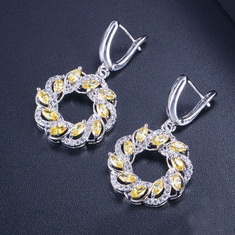 1 Pair Elegant Lady Modern Style Geometric Circle Plating Inlay Copper Zircon Drop Earrings display picture 9