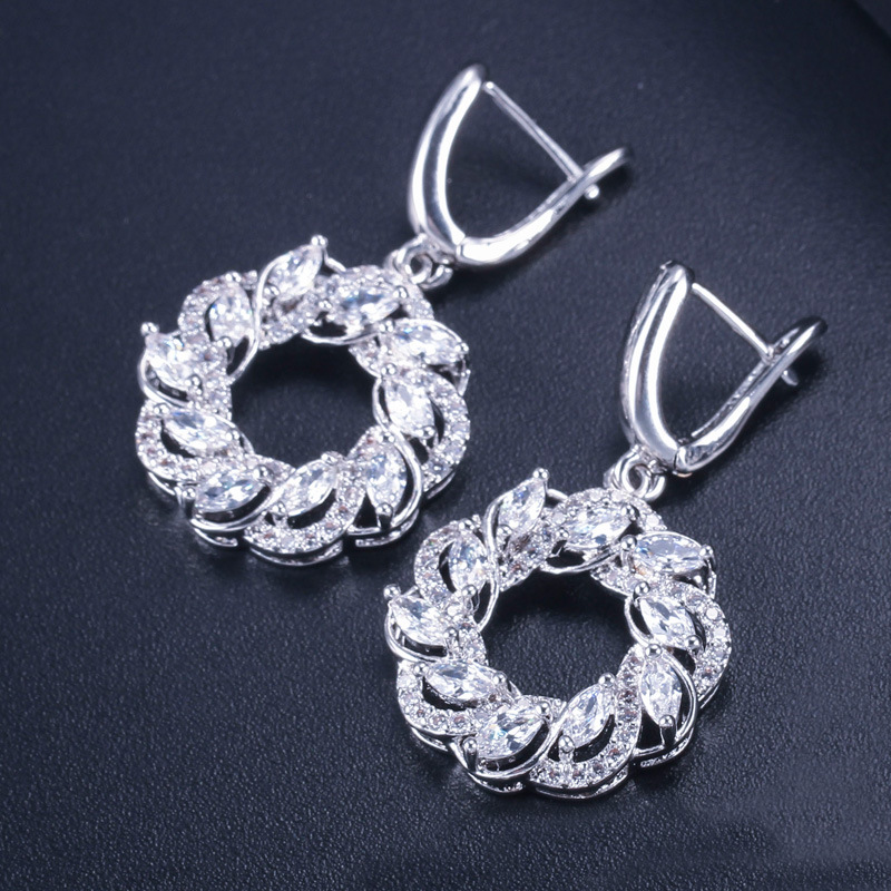 1 Pair Elegant Lady Modern Style Geometric Circle Plating Inlay Copper Zircon Drop Earrings display picture 6