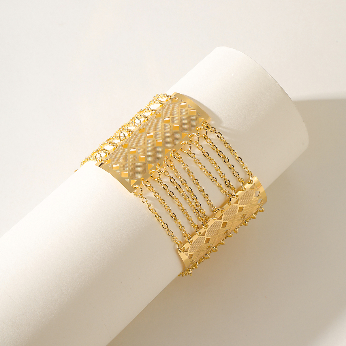 Wholesale Elegant Lady Bridal Geometric Copper 18K Gold Plated Bracelets display picture 3
