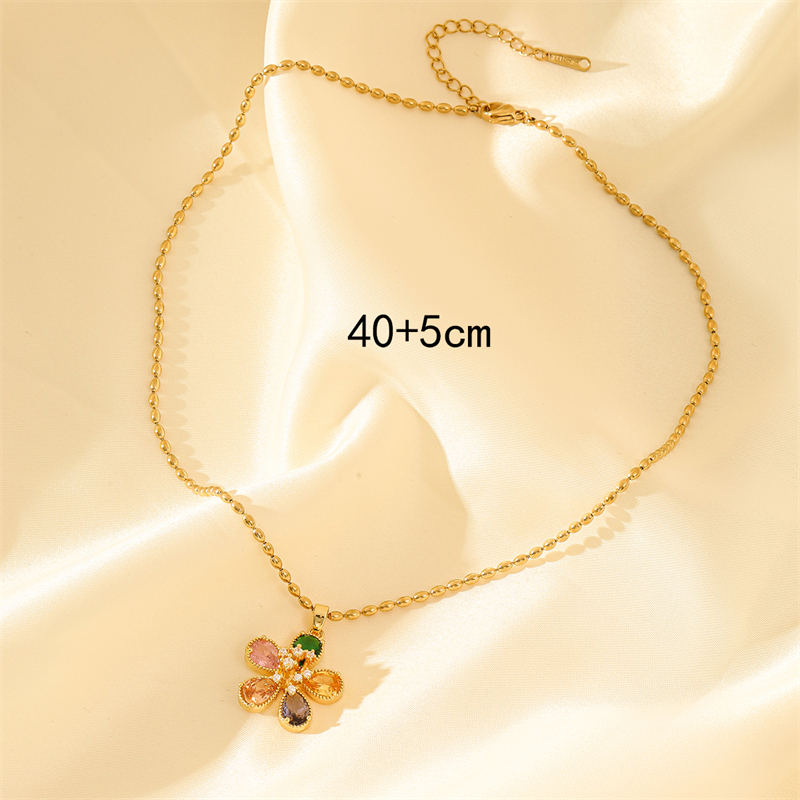 Acier Inoxydable 201 Laiton Plaqué Or 18K Sucré Style Simple Style Classique Placage Incruster Forme De Cœur Fleur Papillon Zircon Pendentif display picture 11