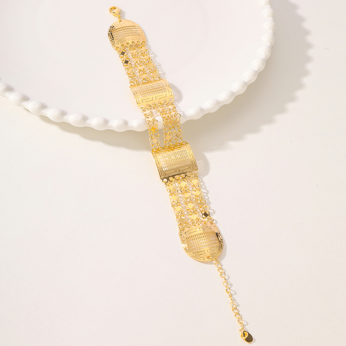 Wholesale Elegant Lady Bridal Geometric Solid Color Copper 18K Gold Plated Bracelets display picture 2