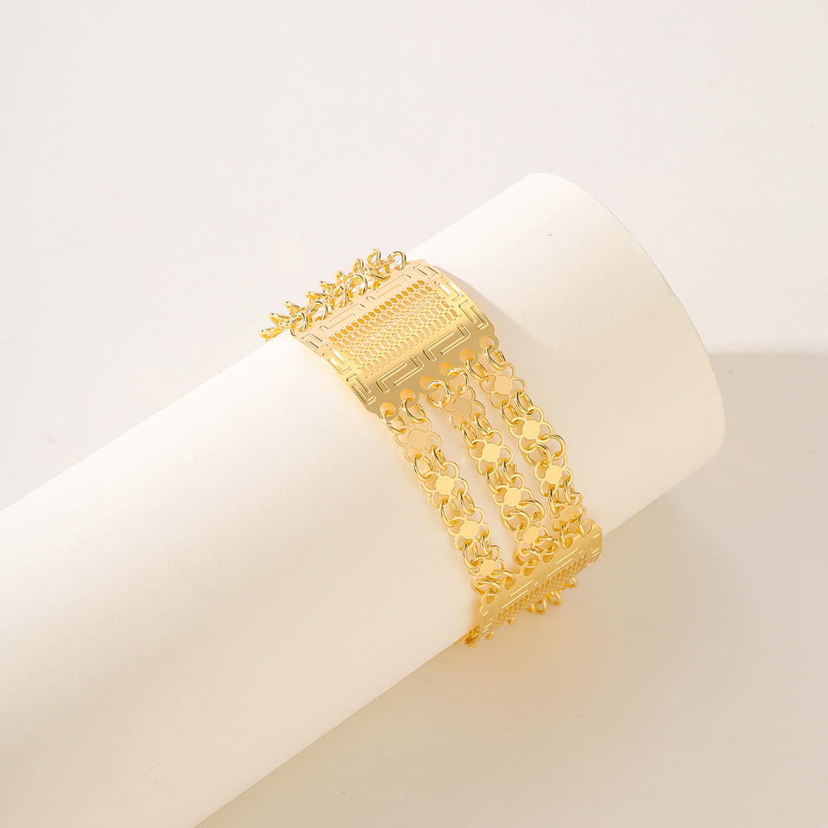 Wholesale Elegant Lady Bridal Geometric Solid Color Copper 18K Gold Plated Bracelets display picture 1