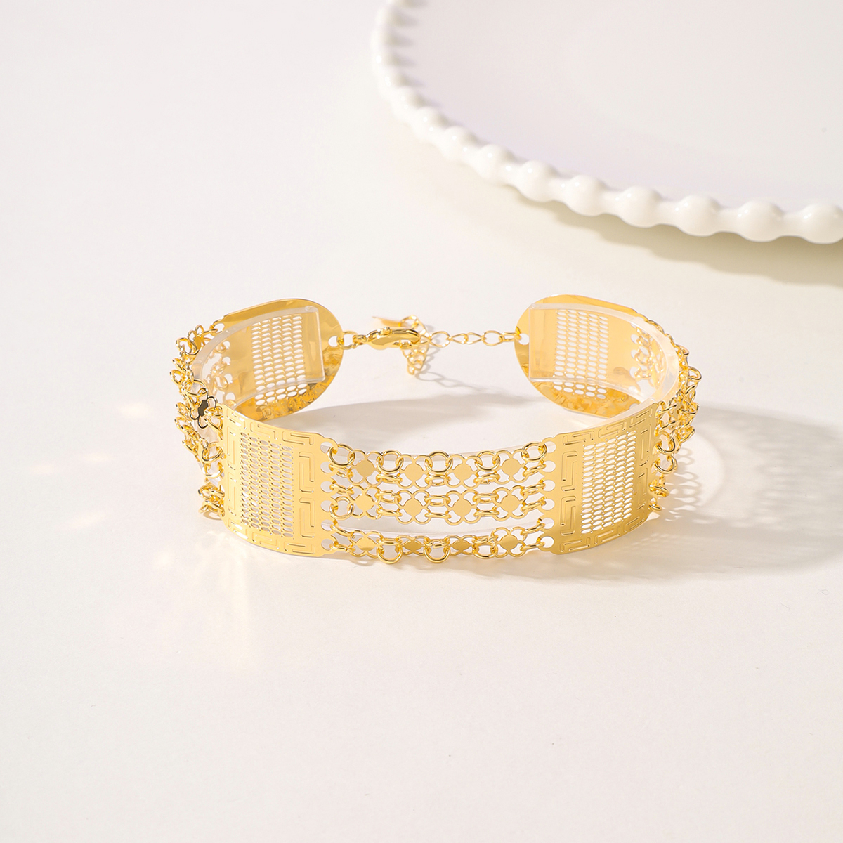 Wholesale Elegant Lady Bridal Geometric Solid Color Copper 18K Gold Plated Bracelets display picture 3