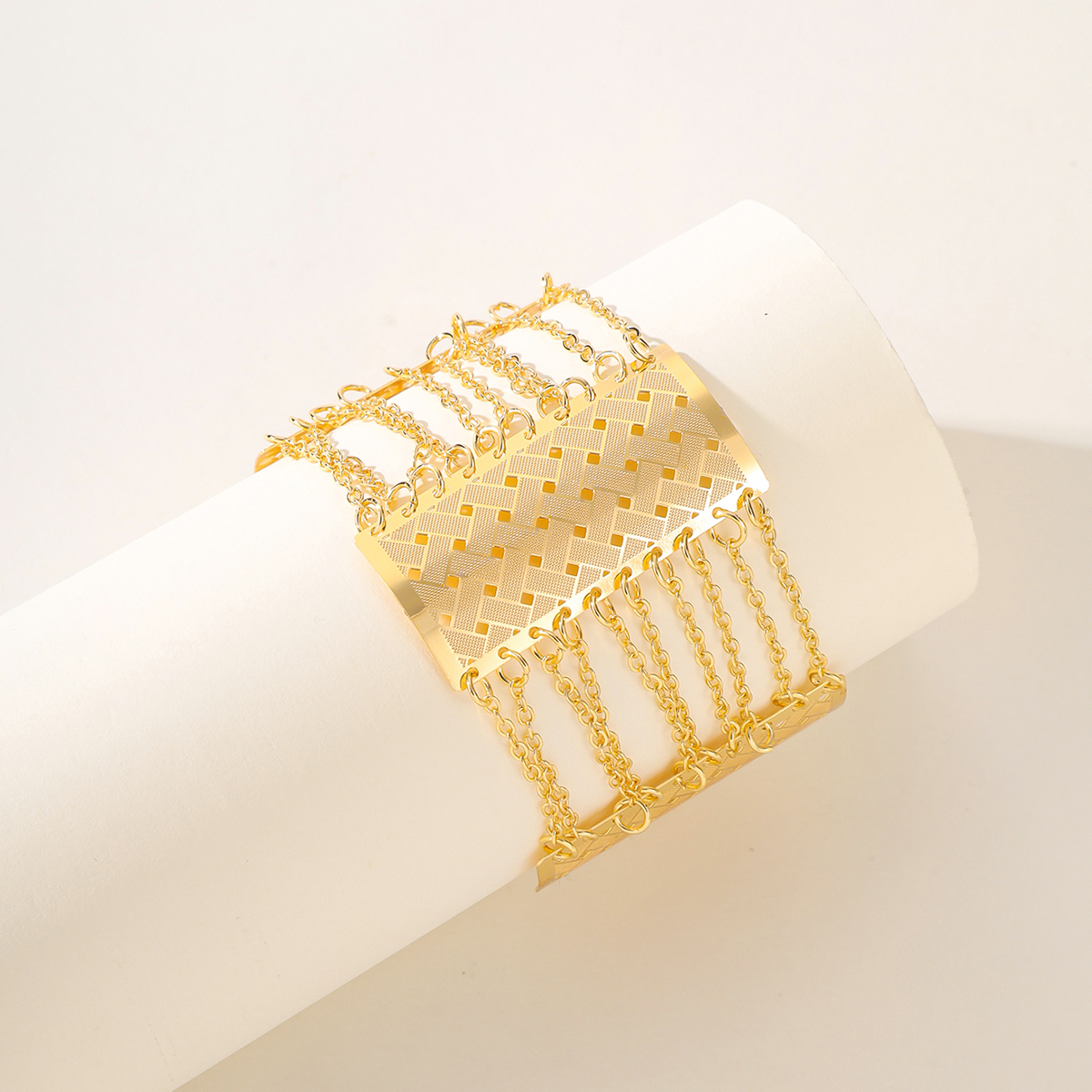 Wholesale Elegant Bridal Streetwear Geometric Solid Color Copper 18K Gold Plated Bracelets display picture 1