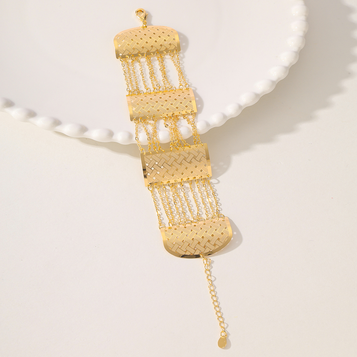 Wholesale Elegant Bridal Streetwear Geometric Solid Color Copper 18K Gold Plated Bracelets display picture 5