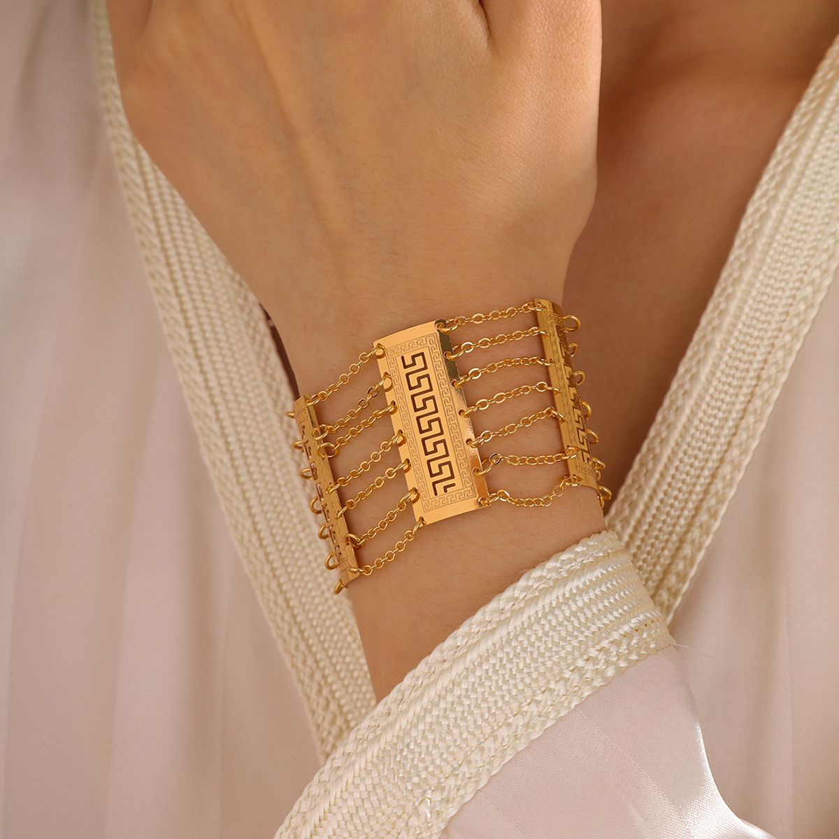 Großhandel Elegant Braut Klassischer Stil Geometrisch Einfarbig Kupfer 18 Karat Vergoldet Armbänder display picture 5