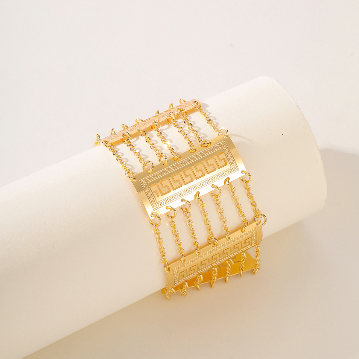 Wholesale Elegant Bridal Classic Style Geometric Solid Color Copper 18K Gold Plated Bracelets display picture 1