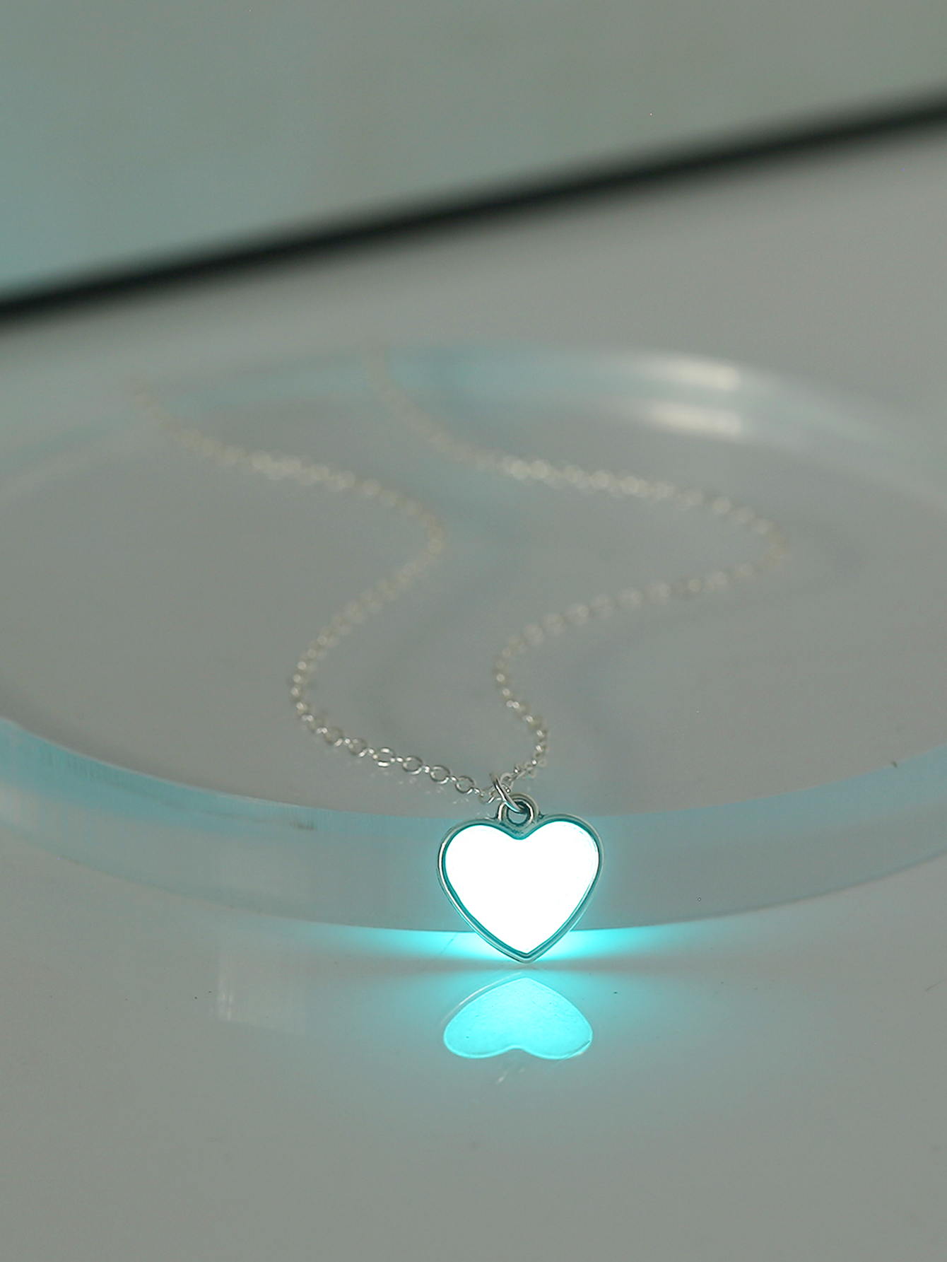 Copper Casual Luminous Enamel Hollow Out Heart Shape Flower Butterfly Pendant Necklace display picture 16