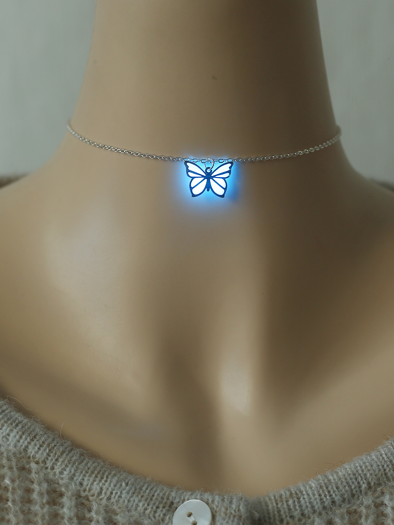 Cobre Casual Luminoso Esmalte Ahuecar Forma De Corazón Flor Mariposa Collar Colgante display picture 18