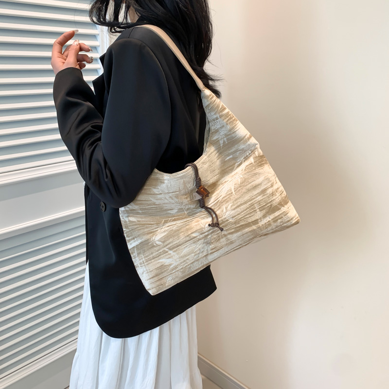 Women's Medium Cloth Solid Color Elegant Classic Style Sewing Thread Pillow Shape Zipper Shoulder Bag display picture 8