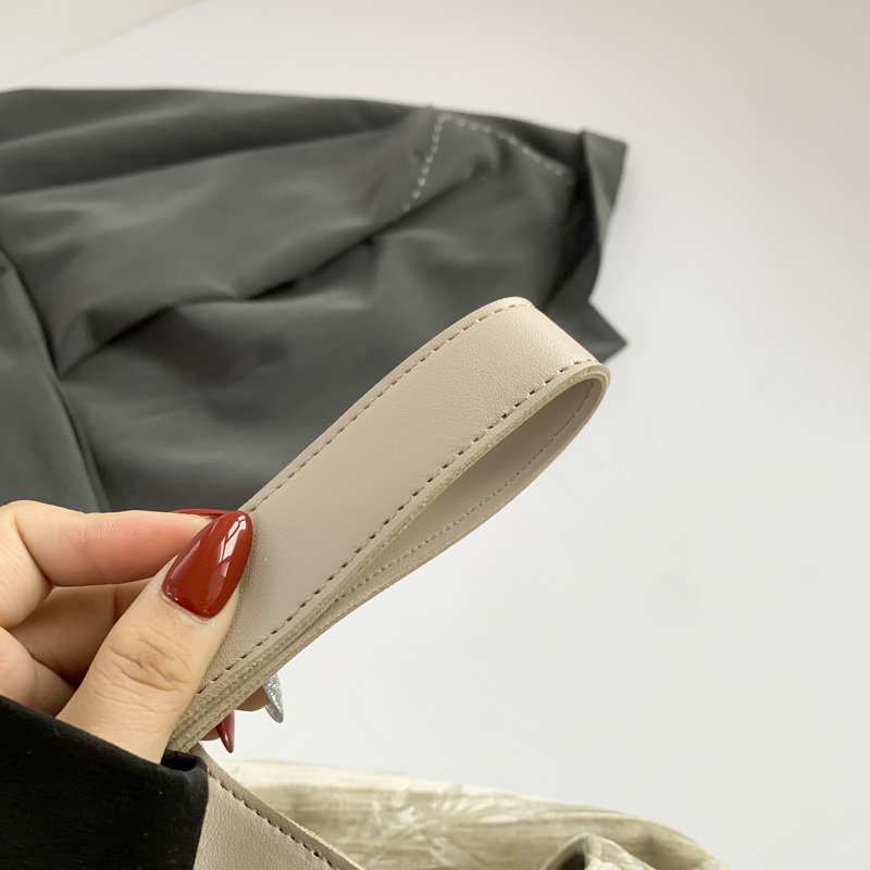Women's Medium Cloth Solid Color Elegant Classic Style Sewing Thread Pillow Shape Zipper Shoulder Bag display picture 1