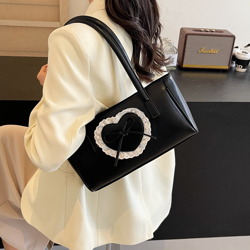 Women's Medium Pu Leather Heart Shape Solid Color Streetwear Lace Bowknot Zipper Underarm Bag display picture 17