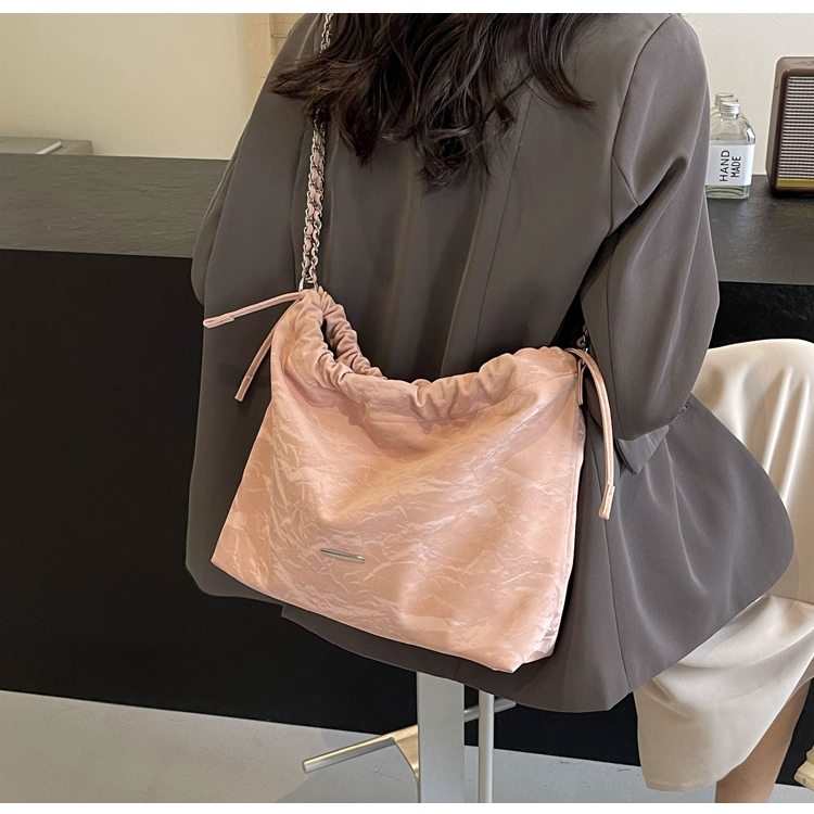 Women's Medium Pu Leather Solid Color Basic Classic Style Magnetic Buckle Tote Bag display picture 9