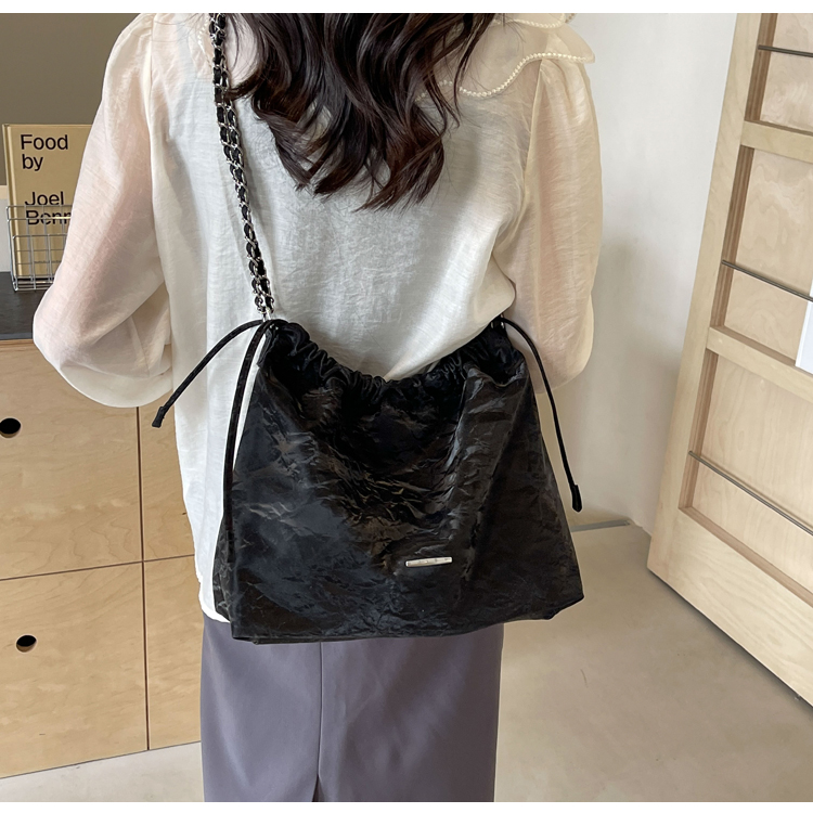 Women's Medium Pu Leather Solid Color Basic Classic Style Magnetic Buckle Tote Bag display picture 11