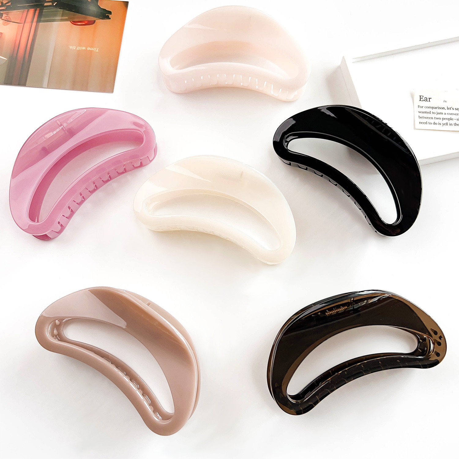 Women's IG Style Simple Style Moon Waves Solid Color Plastic Hollow Out Hair Claws display picture 2