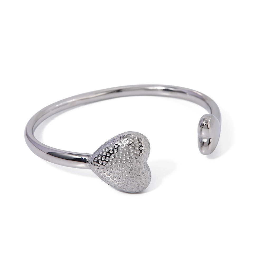 316 Stainless Steel  Modern Style Classic Style Commute Heart Shape Solid Color Bangle display picture 2