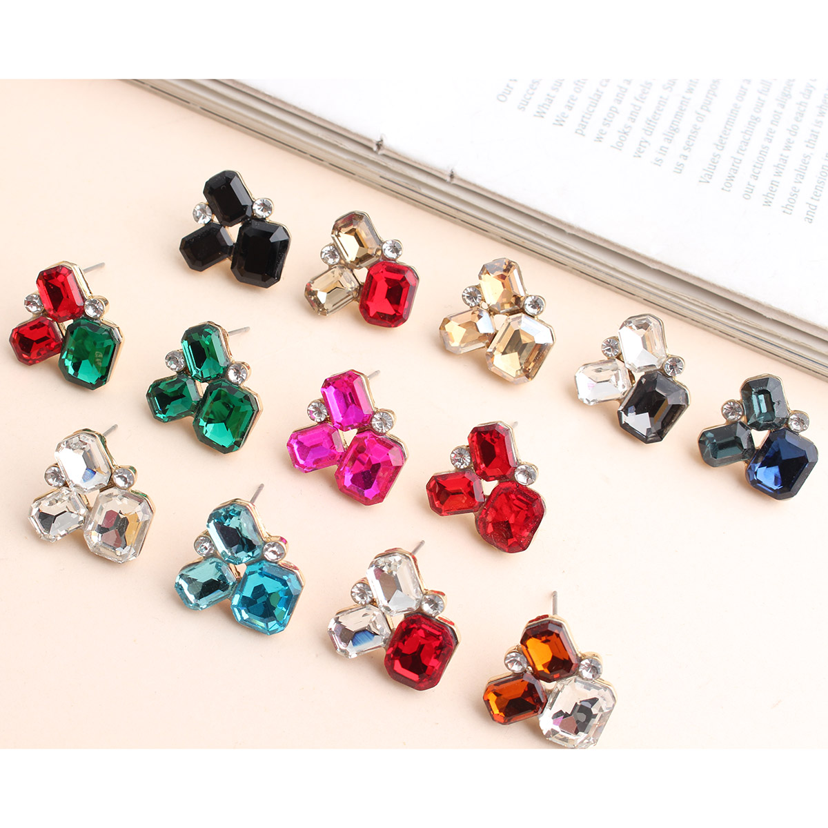 1 Pair Elegant Modern Style Classic Style Geometric Flower Plating Inlay Alloy Crystal Rhinestones Ear Studs display picture 6