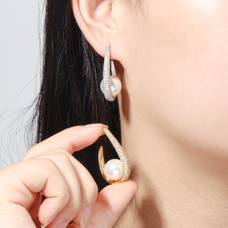 1 Pair Elegant Lady Classic Style Geometric Plating Inlay Brass Imitation Pearl Zircon Gold Plated Drop Earrings display picture 2