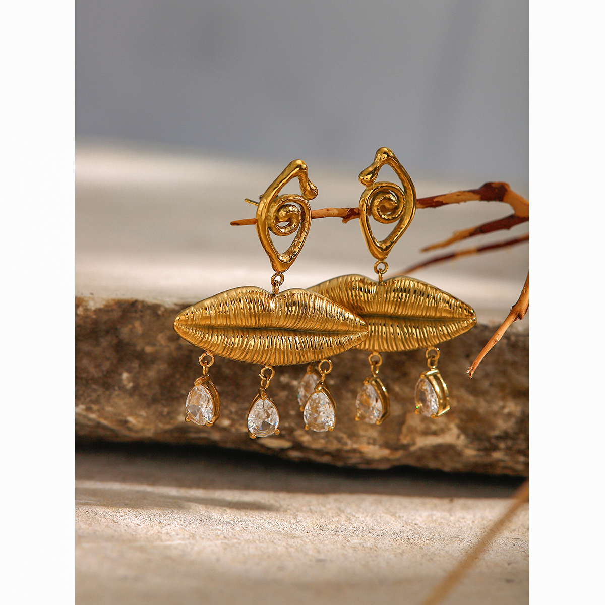 1 Pair Elegant Vintage Style Lady Devil's Eye Inlay 316 Stainless Steel  Rhinestones 18K Gold Plated Drop Earrings display picture 1