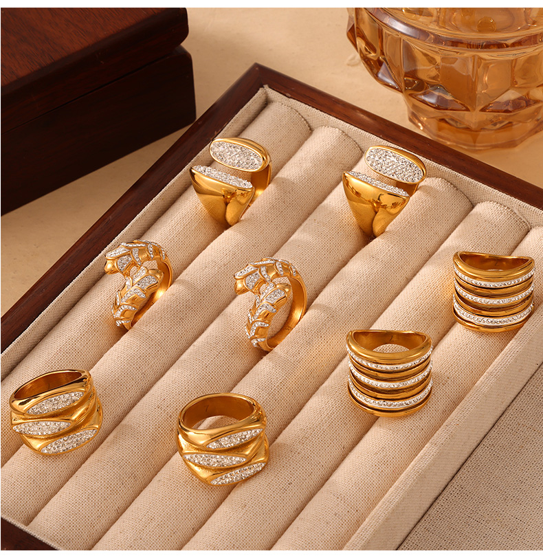 Casual Simple Style Solid Color Titanium Steel 18K Gold Plated Rhinestones Rings In Bulk display picture 2