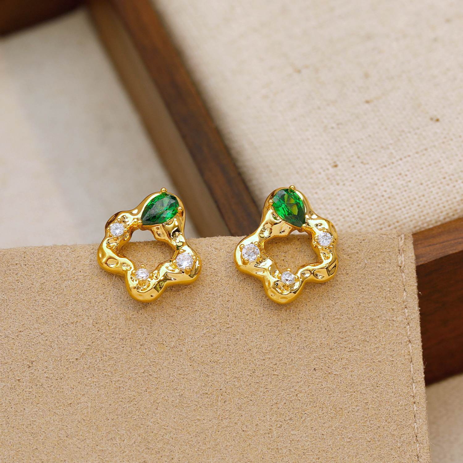 1 Pair Vacation Simple Style Flower Plating Inlay Copper Zircon 18K Gold Plated Ear Studs display picture 6