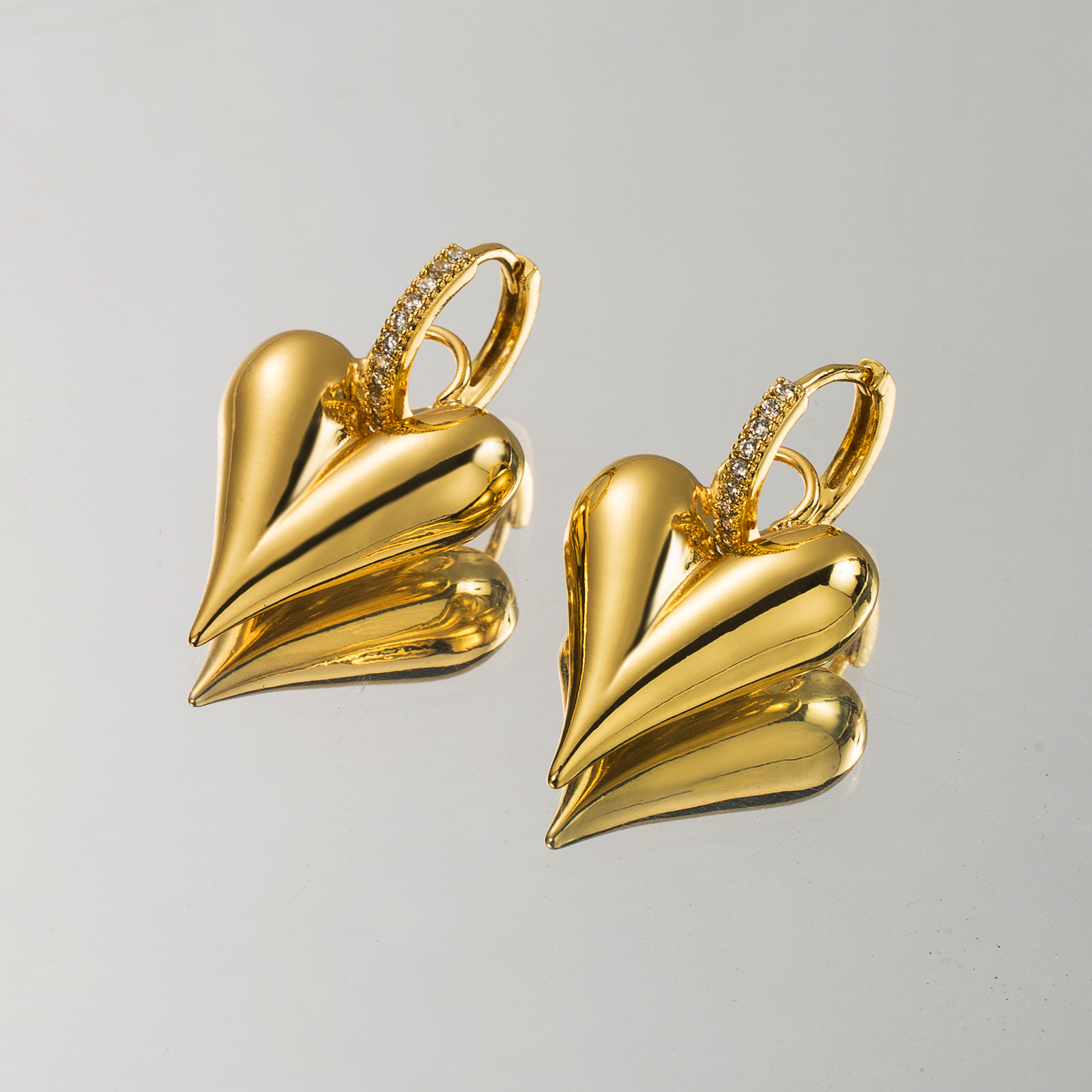 1 Paar Einfacher Stil Pendeln Herzform Inlay Kupfer Zirkon 18 Karat Vergoldet Tropfenohrringe display picture 3
