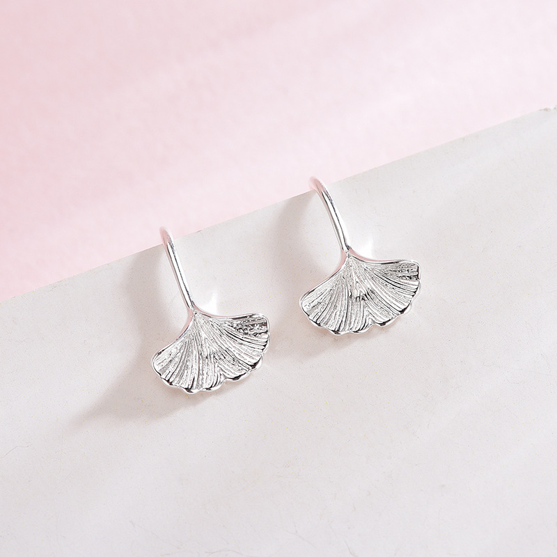 1 Paire Sucré Style Simple Feuille De Ginkgo Polissage Argent Sterling Or Blanc Plaqué Des Boucles D'Oreilles display picture 3