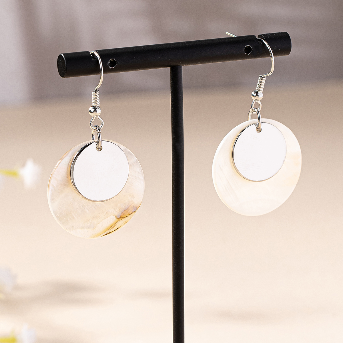 1 Pair Elegant Vacation Simple Style Color Block Shell Iron Drop Earrings display picture 3