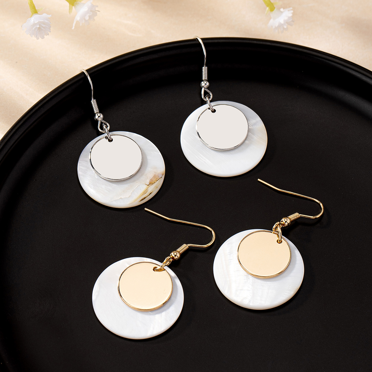 1 Pair Elegant Vacation Simple Style Color Block Shell Iron Drop Earrings display picture 5