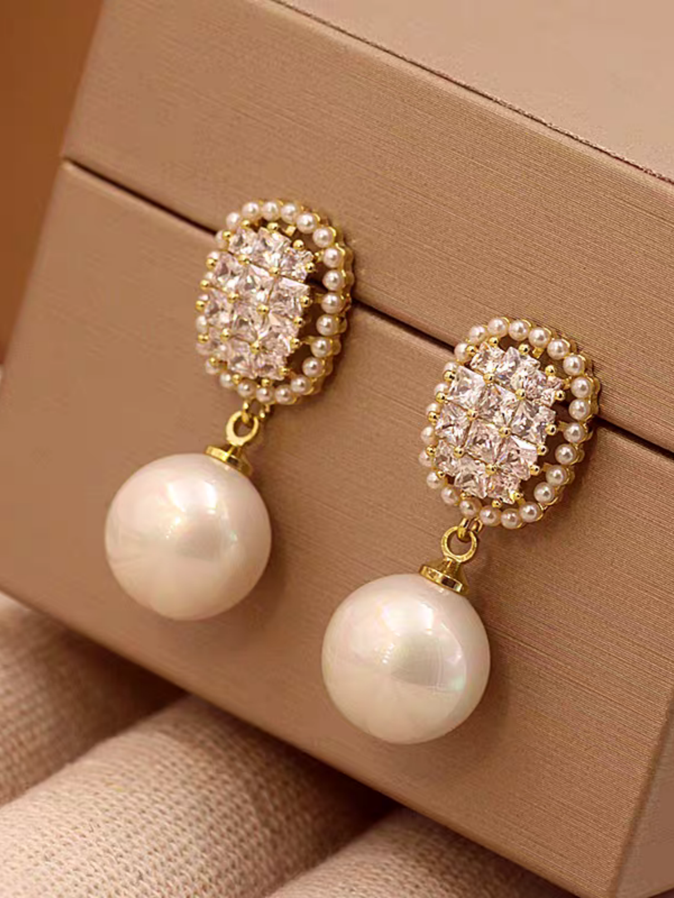 1 Pair Elegant Lady Geometric Inlay Imitation Pearl Alloy Artificial Crystal Imitation Pearl Ear Studs display picture 7