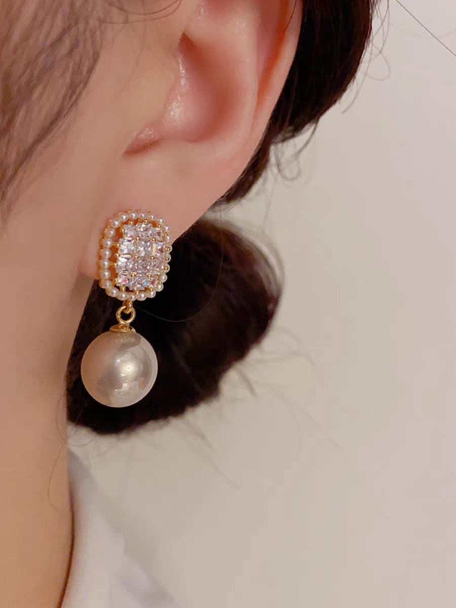 1 Pair Elegant Lady Geometric Inlay Imitation Pearl Alloy Artificial Crystal Imitation Pearl Ear Studs display picture 2