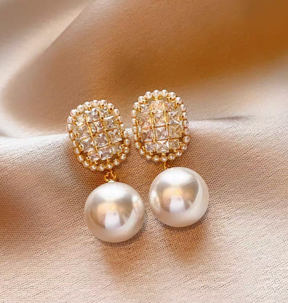 1 Pair Elegant Lady Geometric Inlay Imitation Pearl Alloy Artificial Crystal Imitation Pearl Ear Studs display picture 4