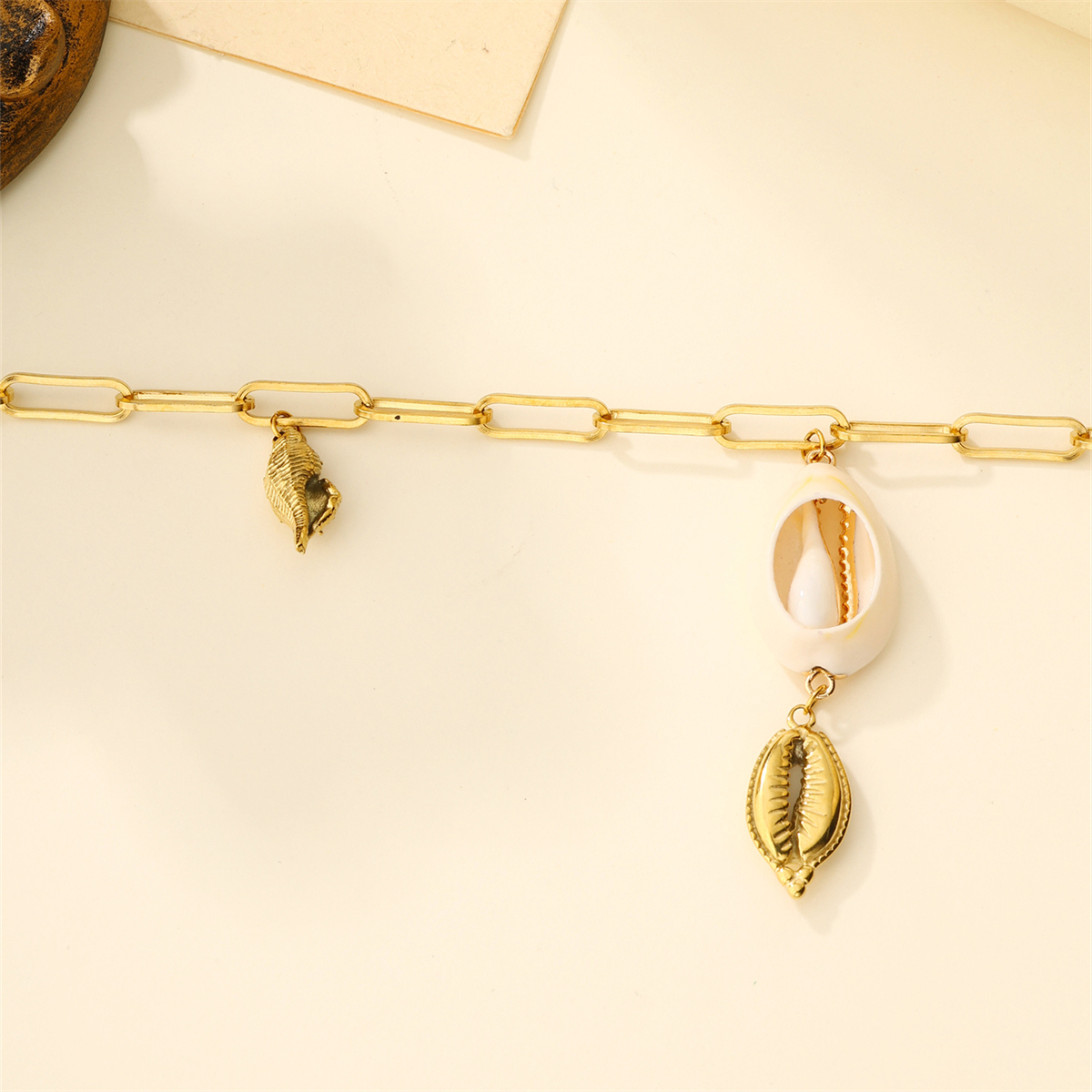 304 Stainless Steel 18K Gold Plated Casual Beach Conch Shell Pendant Necklace display picture 3