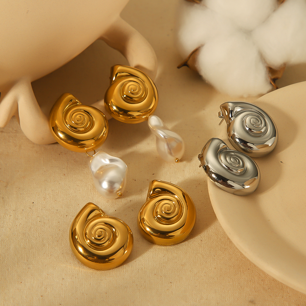 1 Pair IG Style Casual Spiral Polishing Pearl 304 Stainless Steel 18K Gold Plated Ear Studs display picture 2