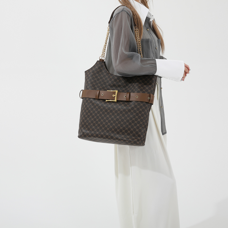 Women's Medium Pu Leather Solid Color Streetwear Zipper Shoulder Bag display picture 2