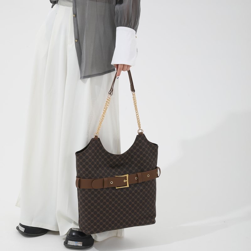 Women's Medium Pu Leather Solid Color Streetwear Zipper Shoulder Bag display picture 9