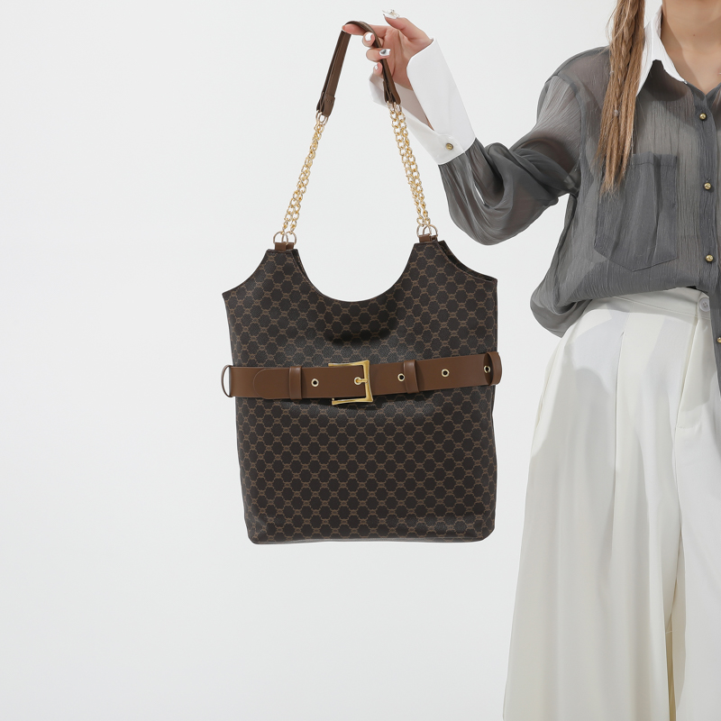 Women's Medium Pu Leather Solid Color Streetwear Zipper Shoulder Bag display picture 10